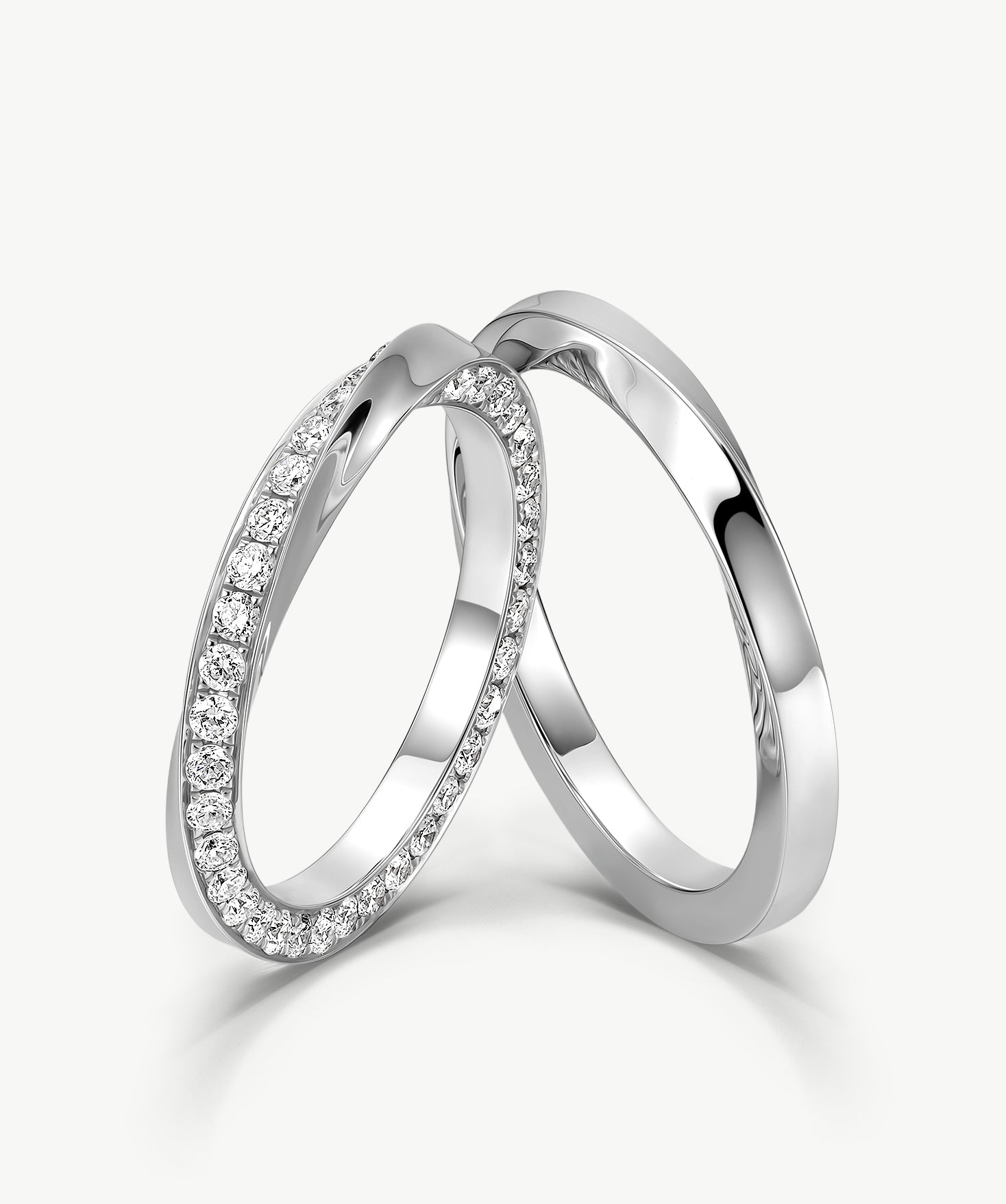 INFINI-Möbius-Ring mit Pavé-Diamanten