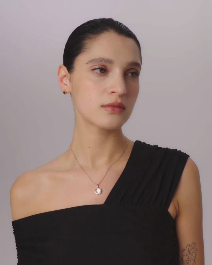 Reversible Black Onyx & Mother of Pearl Necklace | Belvria